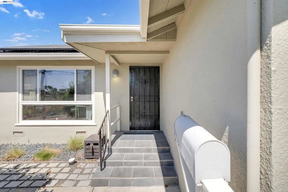 2518 Tara Hills Dr San Pablo, CA 94806