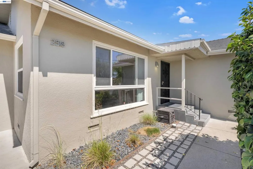 2518 Tara Hills Dr San Pablo, CA 94806