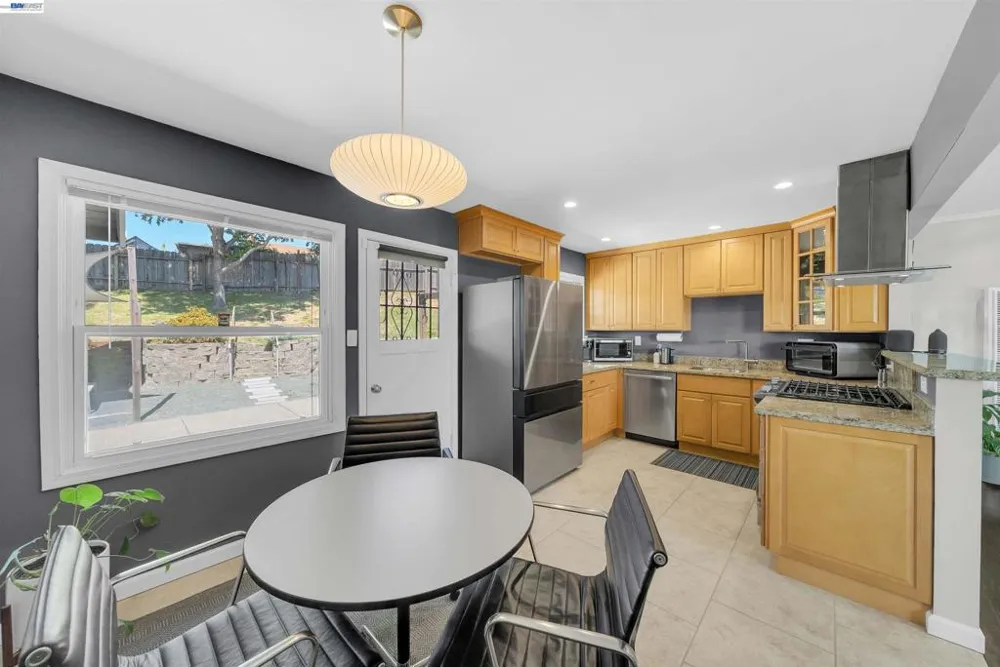 2518 Tara Hills Dr San Pablo, CA 94806