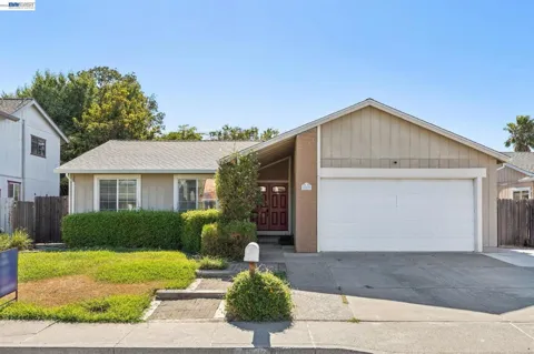 502 Shrike Ct