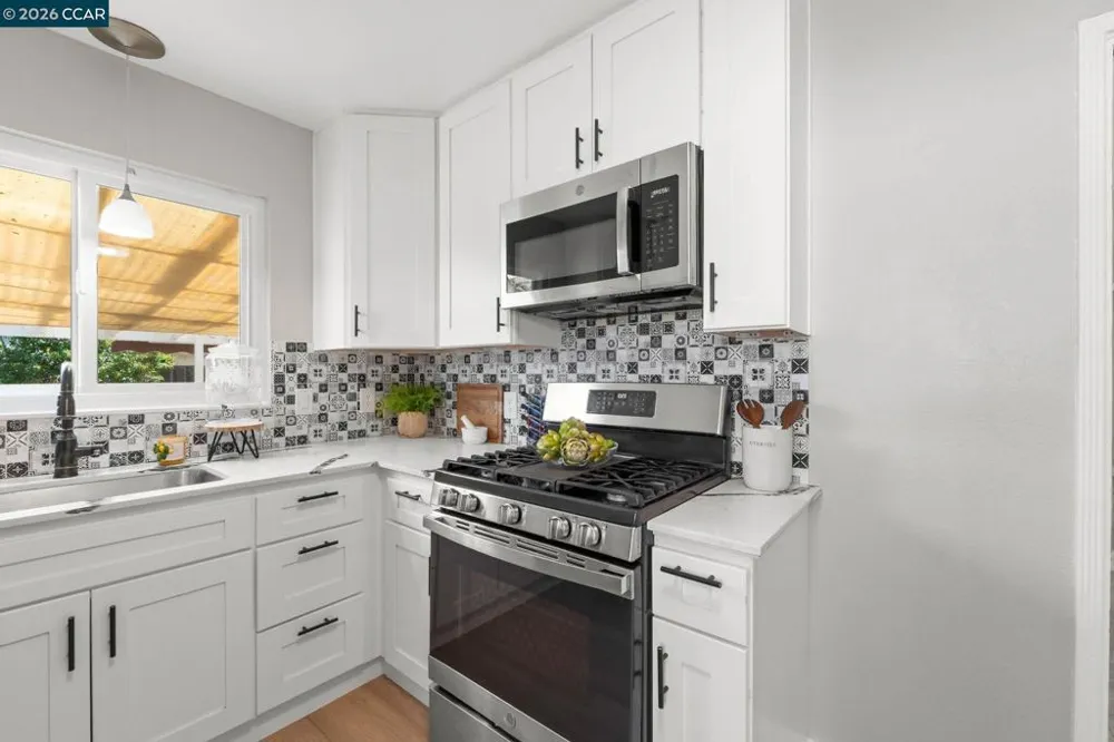 17242 Via El Cerrito San Lorenzo, CA 94580