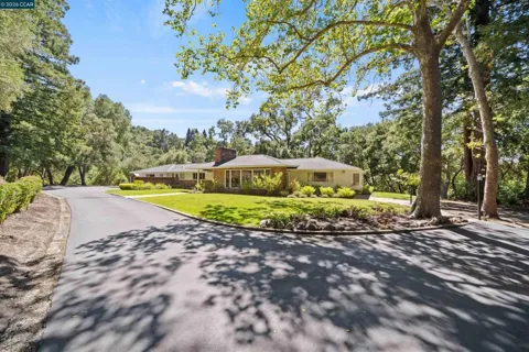 18 Sycamore Rd