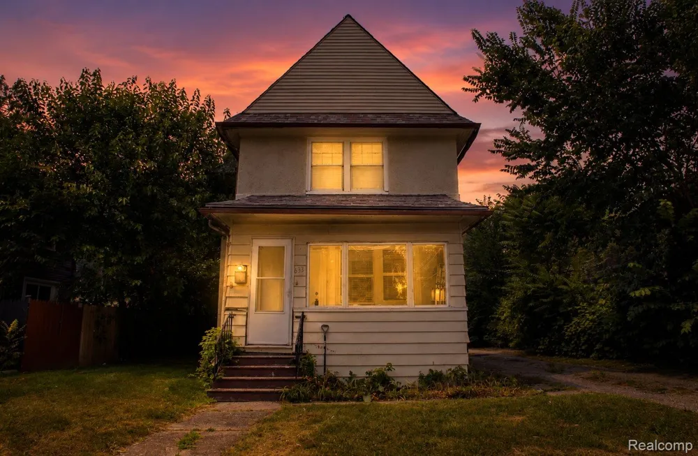 633 Perry Street Pontiac City, MI 48342