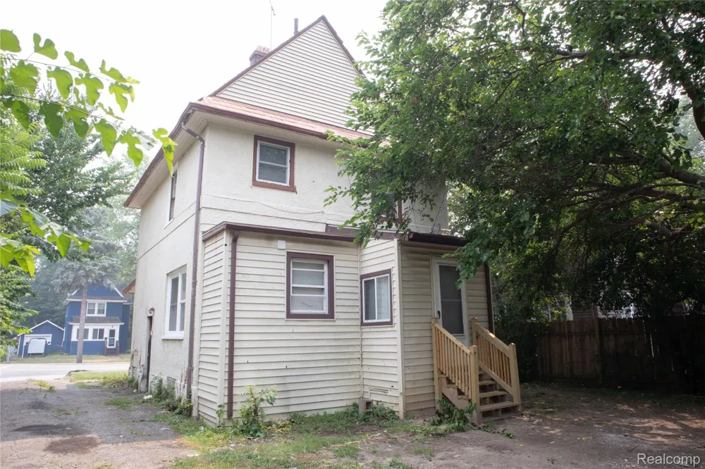 633 Perry Street Pontiac City, MI 48342