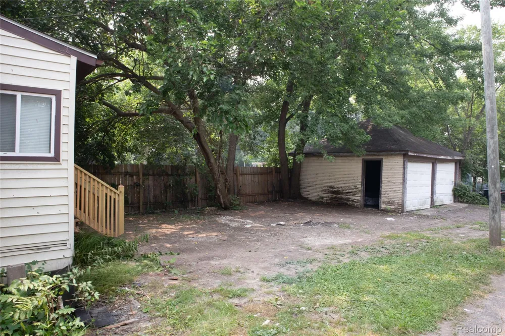 633 Perry Street Pontiac City, MI 48342