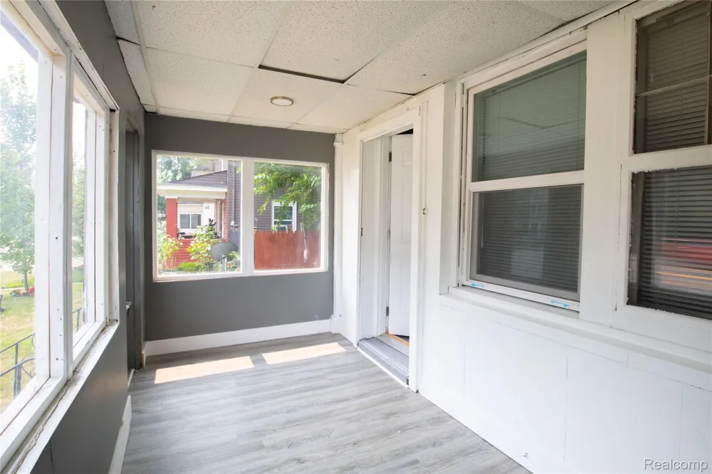 633 Perry Street Pontiac City, MI 48342
