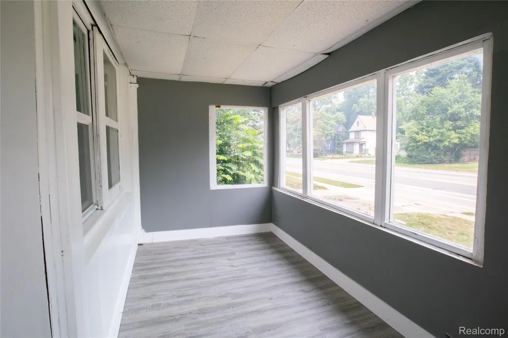 633 Perry Street Pontiac City, MI 48342