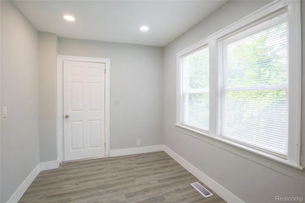 633 Perry Street Pontiac City, MI 48342