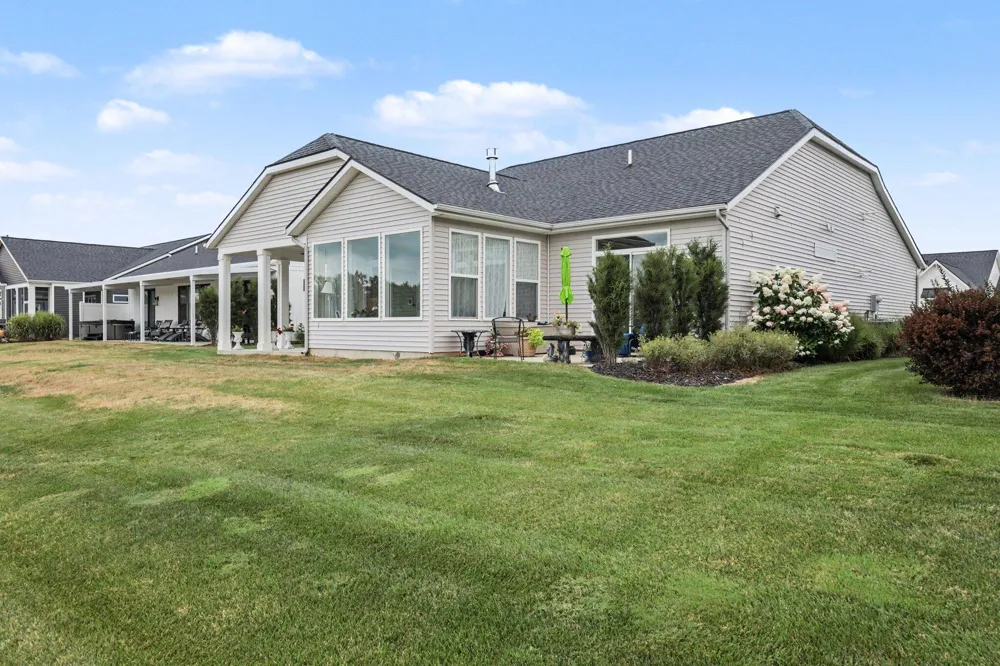 2942 Isle Water Drive Plainfield Charter Township, MI 49306