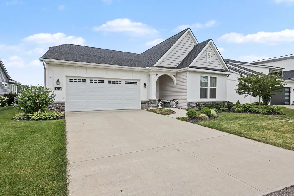 2942 Isle Water Drive Plainfield Charter Township, MI 49306