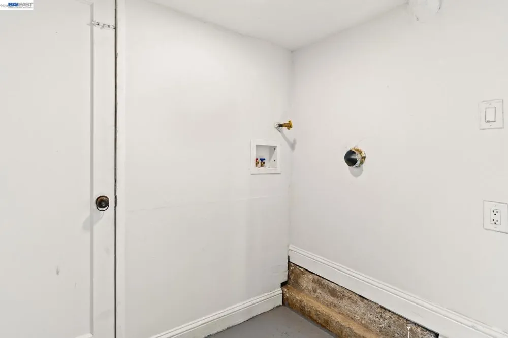 3851 Madrone Ave Oakland, CA 94619