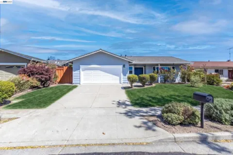 38475 Jacaranda Dr