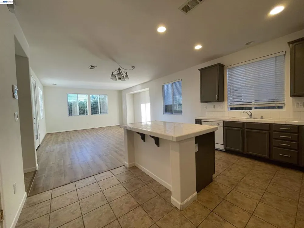 1043 Ashbridge Bay Dr Pittsburg, CA 94565