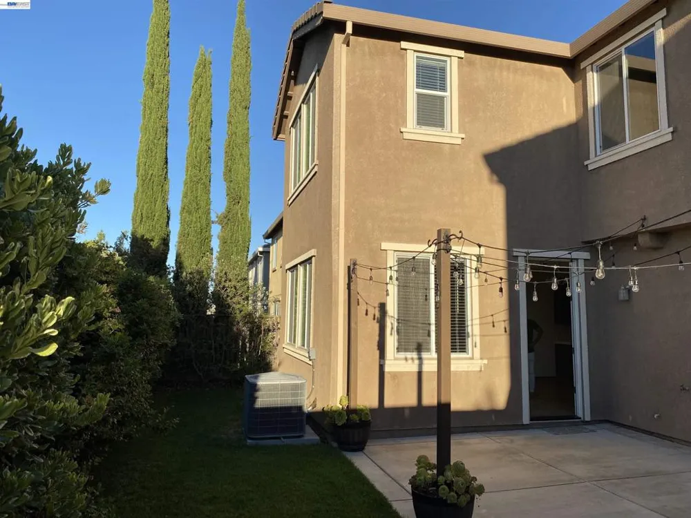 1043 Ashbridge Bay Dr Pittsburg, CA 94565