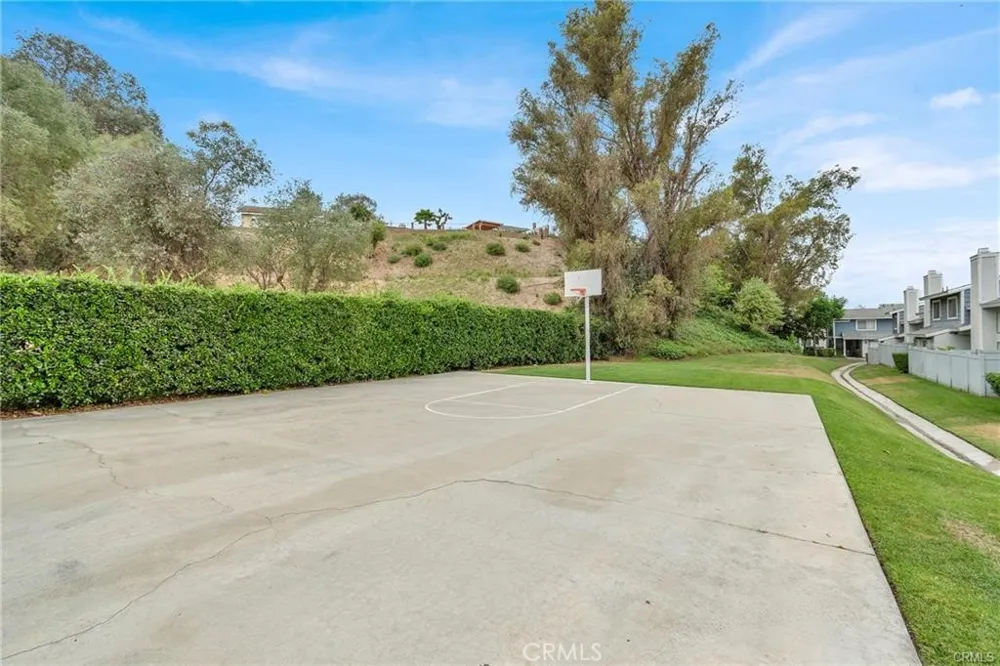 1637 Bridgeport West Covina, CA 91791