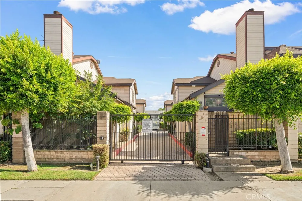 6060 Oak Street #M Huntington Park, CA 90255