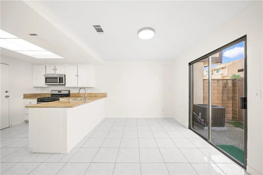6060 Oak Street #M Huntington Park, CA 90255