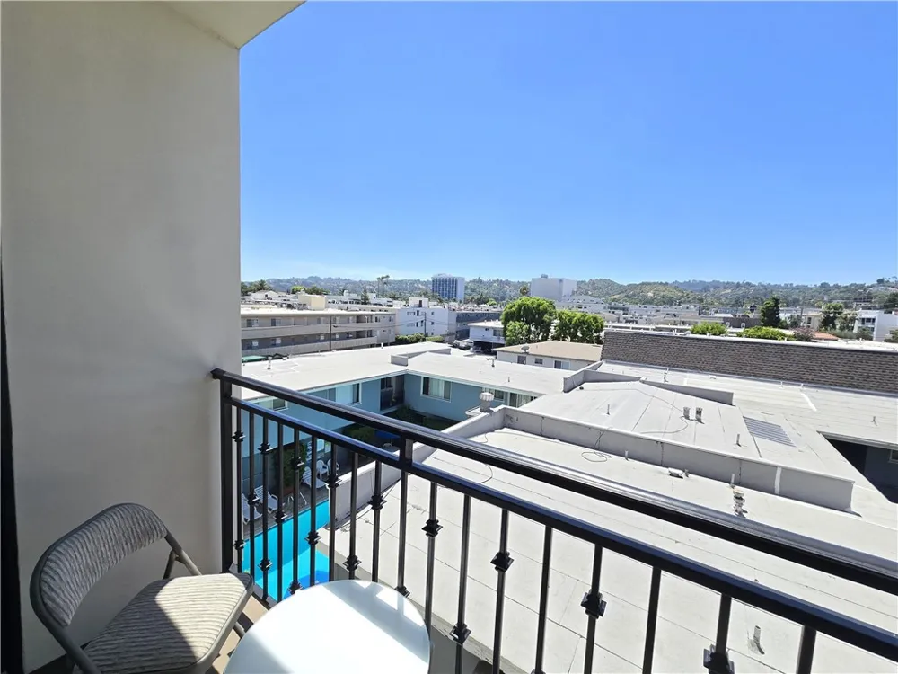 4724 Kester Avenue #409 Sherman Oaks, CA 91403