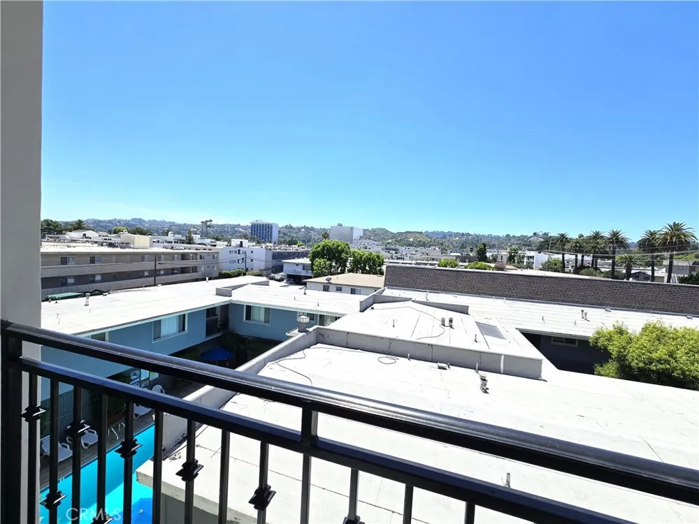 4724 Kester Avenue #409 Sherman Oaks, CA 91403