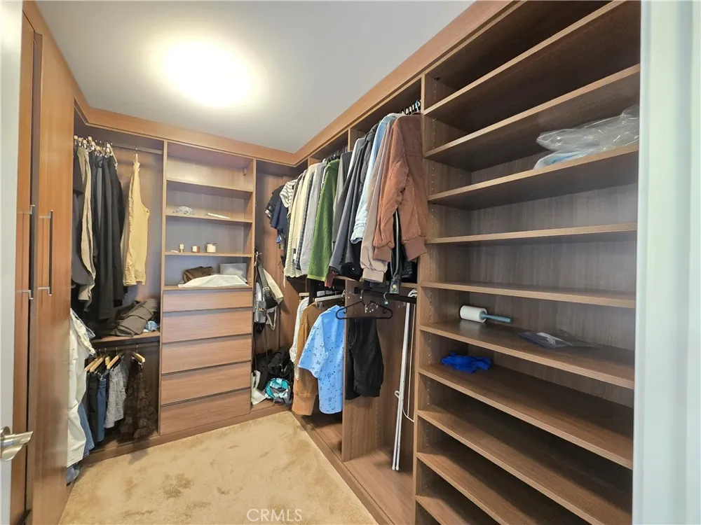 4724 Kester Avenue #409 Sherman Oaks, CA 91403