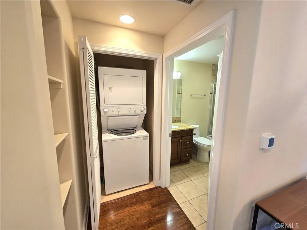 4724 Kester Avenue #409 Sherman Oaks, CA 91403
