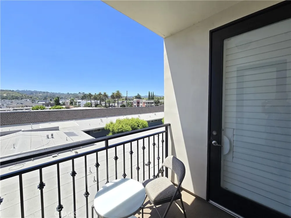 4724 Kester Avenue #409 Sherman Oaks, CA 91403