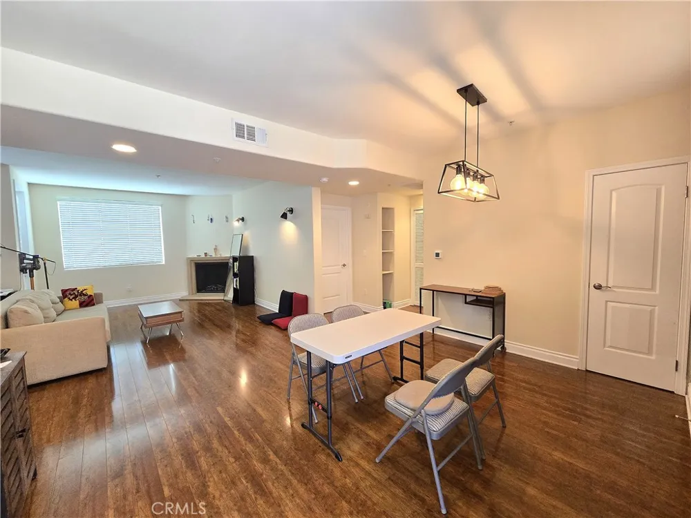 4724 Kester Avenue #409 Sherman Oaks, CA 91403