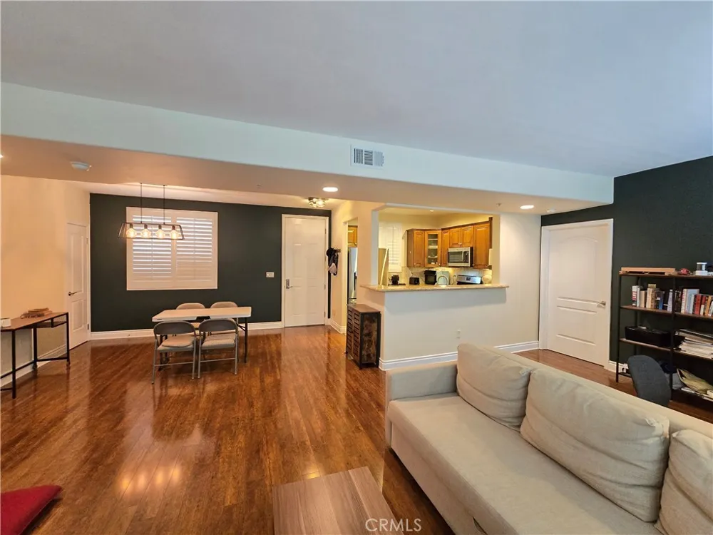 4724 Kester Avenue #409 Sherman Oaks, CA 91403
