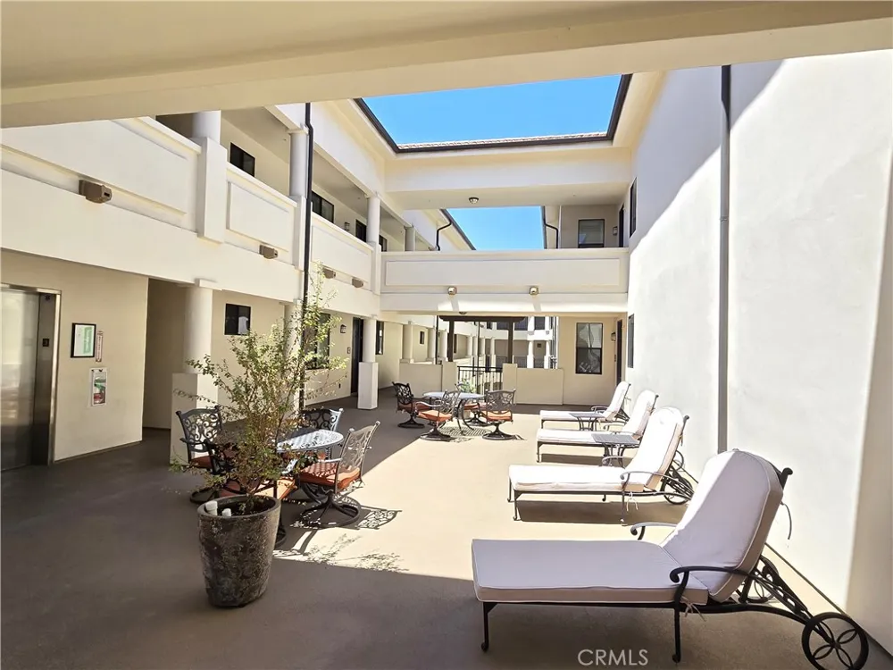 4724 Kester Avenue #409 Sherman Oaks, CA 91403