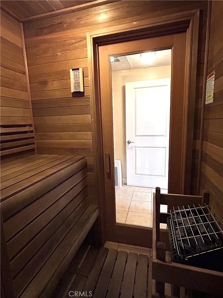 4724 Kester Avenue #409 Sherman Oaks, CA 91403