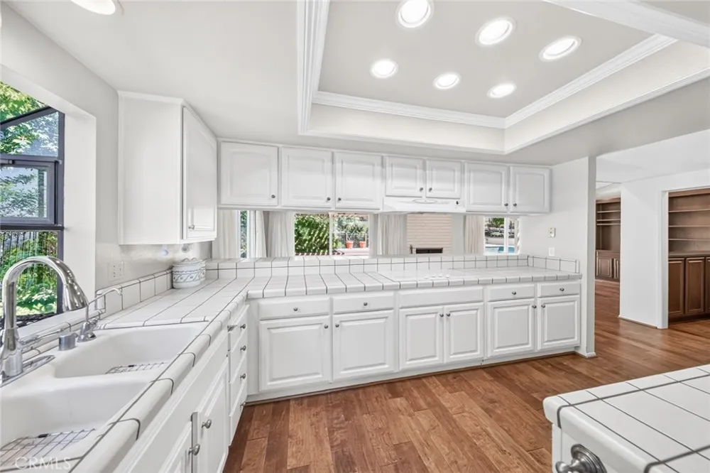 1526 S Fairway Knolls West Covina, CA 91791