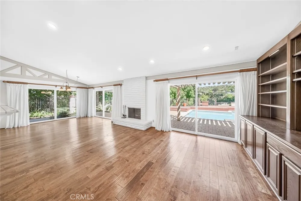 1526 S Fairway Knolls West Covina, CA 91791