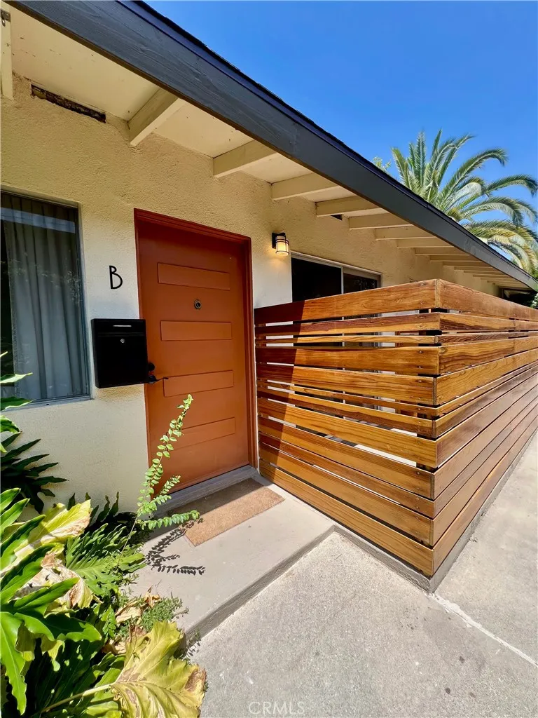 228 W Lemon #B Monrovia, CA 91016