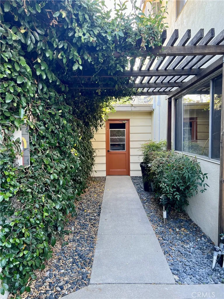 228 W Lemon #B Monrovia, CA 91016