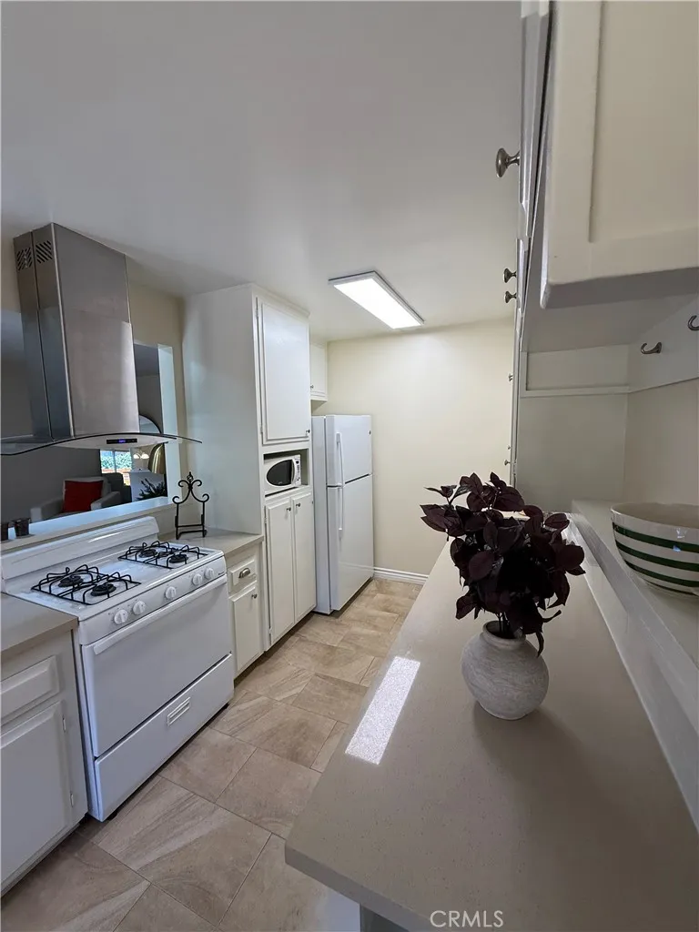 228 W Lemon #B Monrovia, CA 91016