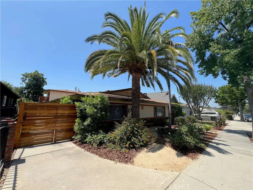 228 W Lemon #B Monrovia, CA 91016