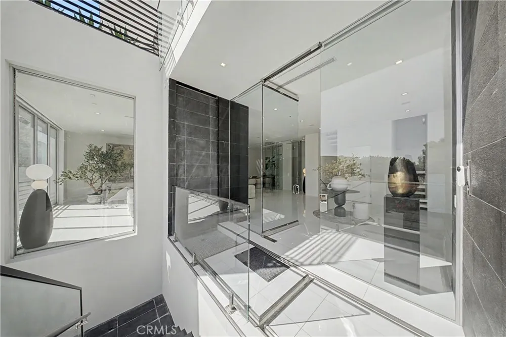 9459 Beverly Crest Los Angeles, CA 90210