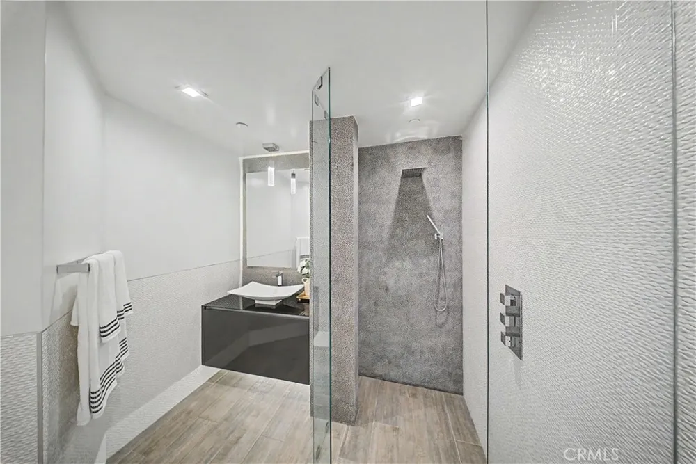 9459 Beverly Crest Los Angeles, CA 90210