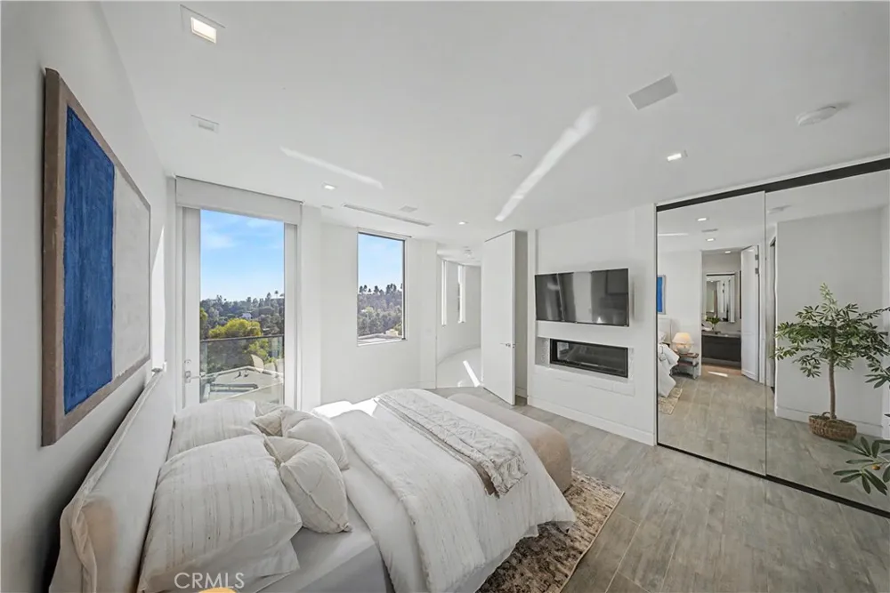 9459 Beverly Crest Los Angeles, CA 90210