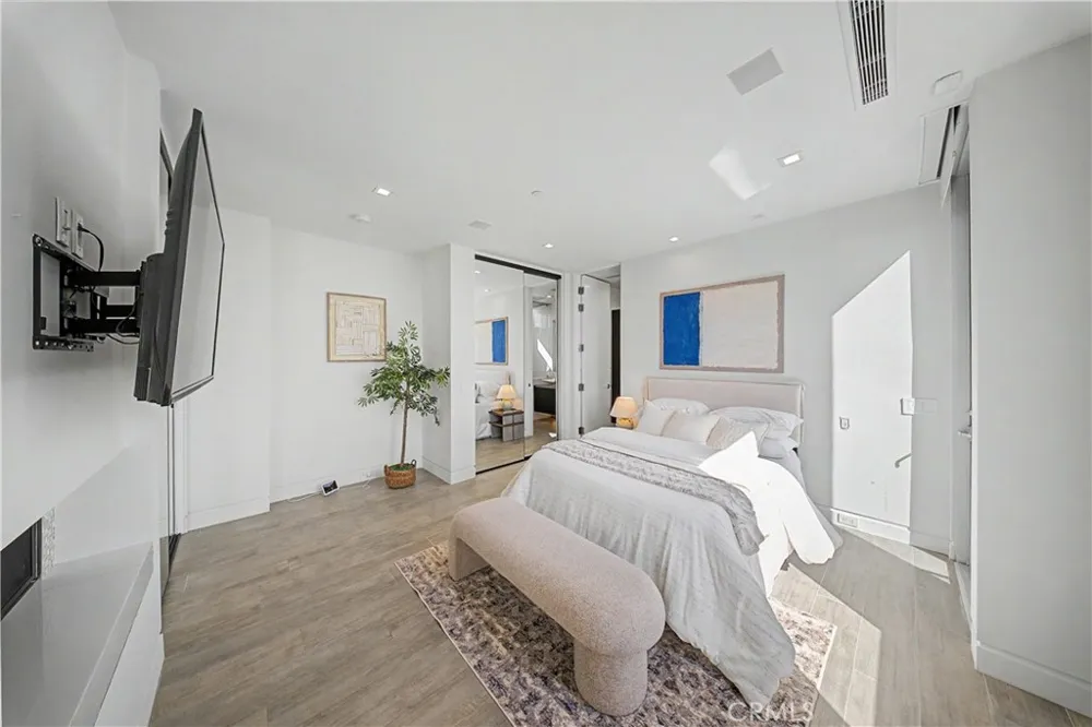9459 Beverly Crest Los Angeles, CA 90210