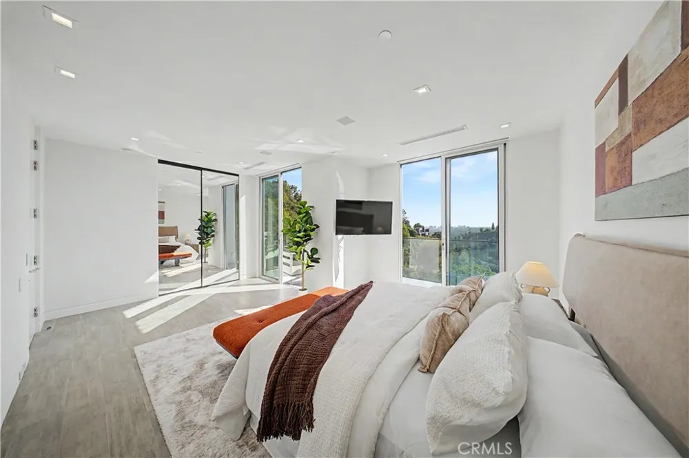9459 Beverly Crest Los Angeles, CA 90210