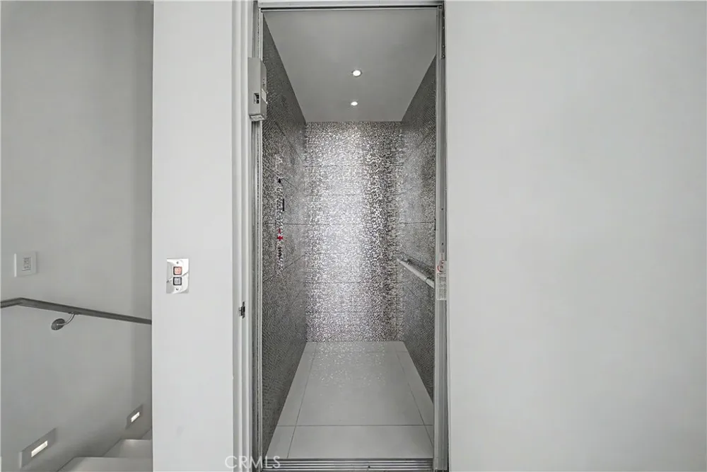 9459 Beverly Crest Los Angeles, CA 90210