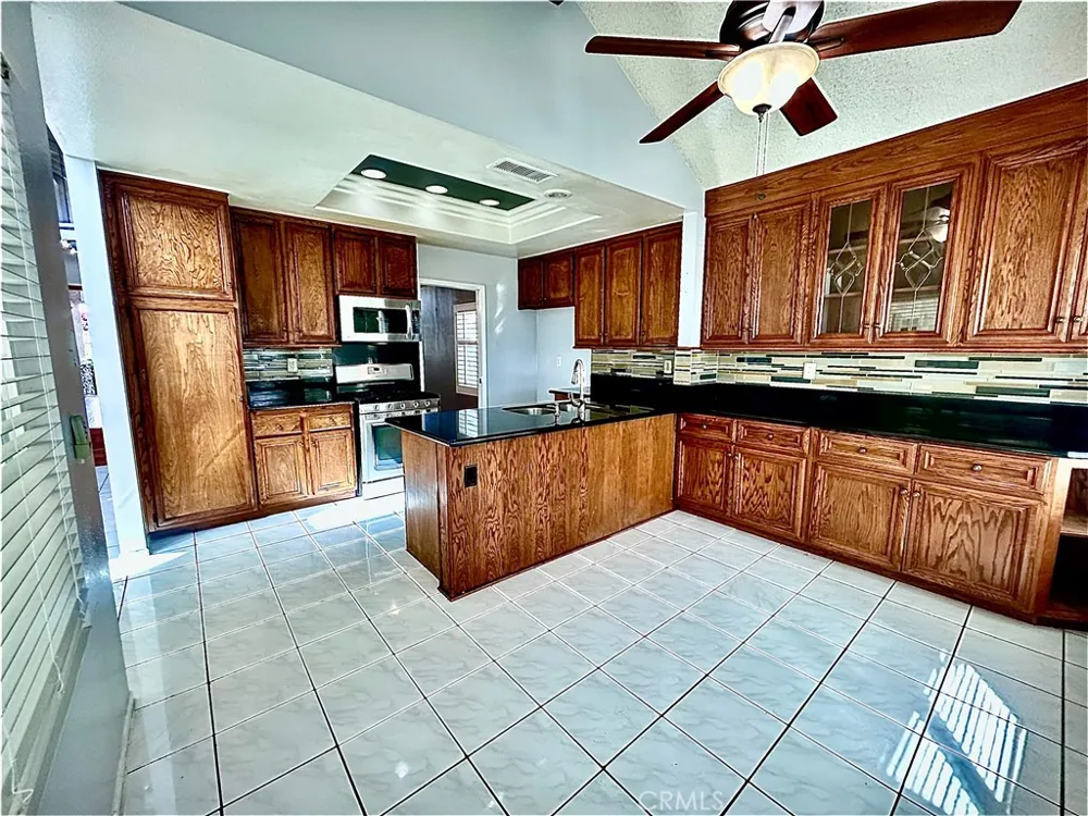 10 Bluff Point Phillips Ranch, CA 91766