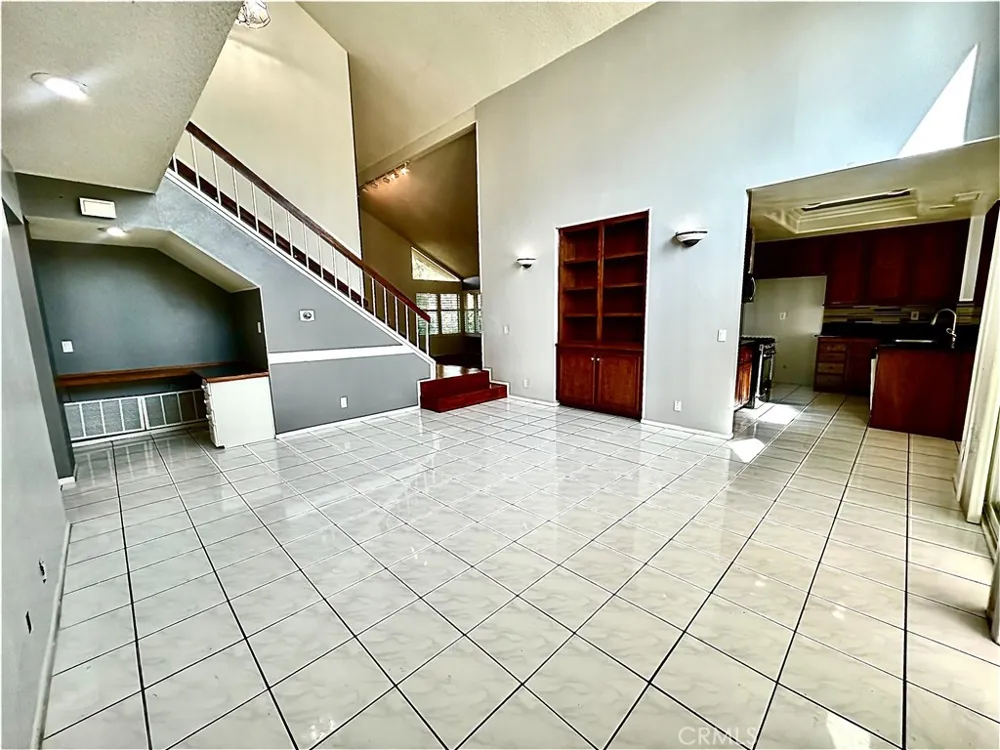 10 Bluff Point Phillips Ranch, CA 91766