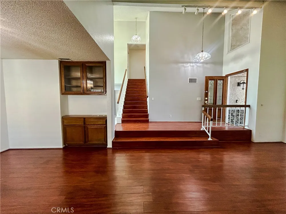 10 Bluff Point Phillips Ranch, CA 91766
