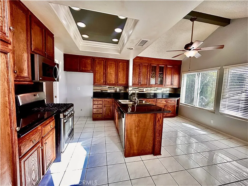10 Bluff Point Phillips Ranch, CA 91766