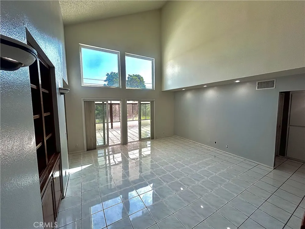10 Bluff Point Phillips Ranch, CA 91766