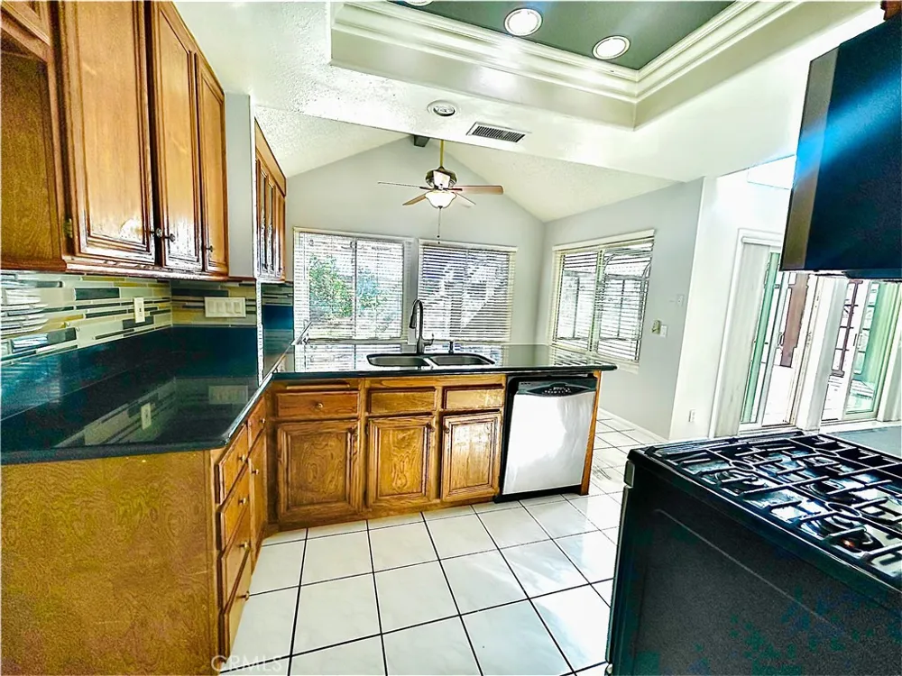10 Bluff Point Phillips Ranch, CA 91766