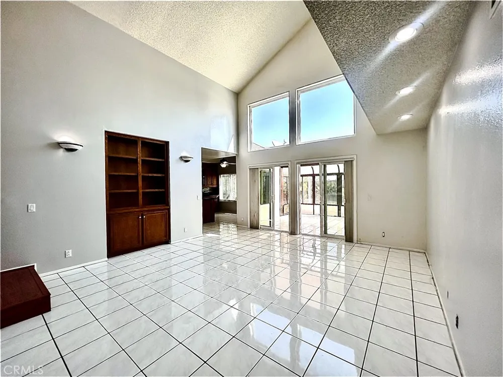 10 Bluff Point Phillips Ranch, CA 91766