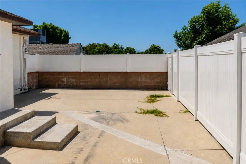 2431 Lamer Street Burbank, CA 91504
